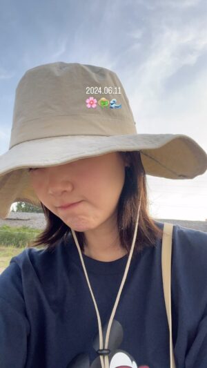 Shin Go-eun Instagram - 요즘 시간은 왜이리 빨리가는지
하루가 너무 짧음
내 다리도 짧음

응?