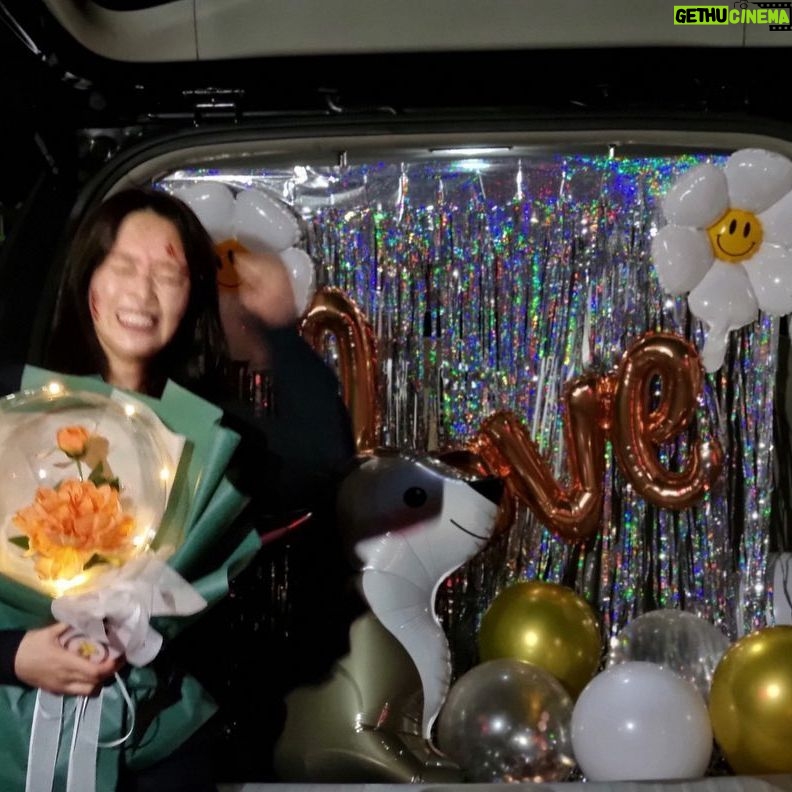 Shin Go-eun - 1.1K Likes - 하 증말 사랑스런 우리팀🐤👍
이번작품 넘넘 수고많았어유
사랑해 고마워💕
#근데다른연예인들은마지막에이쁘게사진찍던데나는왜왕초같이나왔지
#이거맞는거지?
#나도저런거해줘서고마워요ㅋㅋㅋㅋㅋㅋㅋㅋㅋ
#토끼는오늘도뚠뚠열심히뚠뚠
#내편들알라뷰💕
그동안 헤어쌤 @hair_chohee_
메컵쌤 @hee_meiku
겨울이팀 @_j_silver @it_sse
세린이팀 지희실장님,예슬이,지민이
다들넘 수고했어😘
