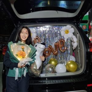 Shin Go-eun Instagram - 하 증말 사랑스런 우리팀🐤👍
이번작품 넘넘 수고많았어유
사랑해 고마워💕

#근데다른연예인들은마지막에이쁘게사진찍던데나는왜왕초같이나왔지
#이거맞는거지?
#나도저런거해줘서고마워요ㅋㅋㅋㅋㅋㅋㅋㅋㅋ
#토끼는오늘도뚠뚠열심히뚠뚠
#내편들알라뷰💕

그동안 헤어쌤 @hair_chohee_ 
메컵쌤 @hee_meiku 
겨울이팀 @_j_silver @it_sse 
세린이팀 지희실장님,예슬이,지민이 
다들넘 수고했어😘