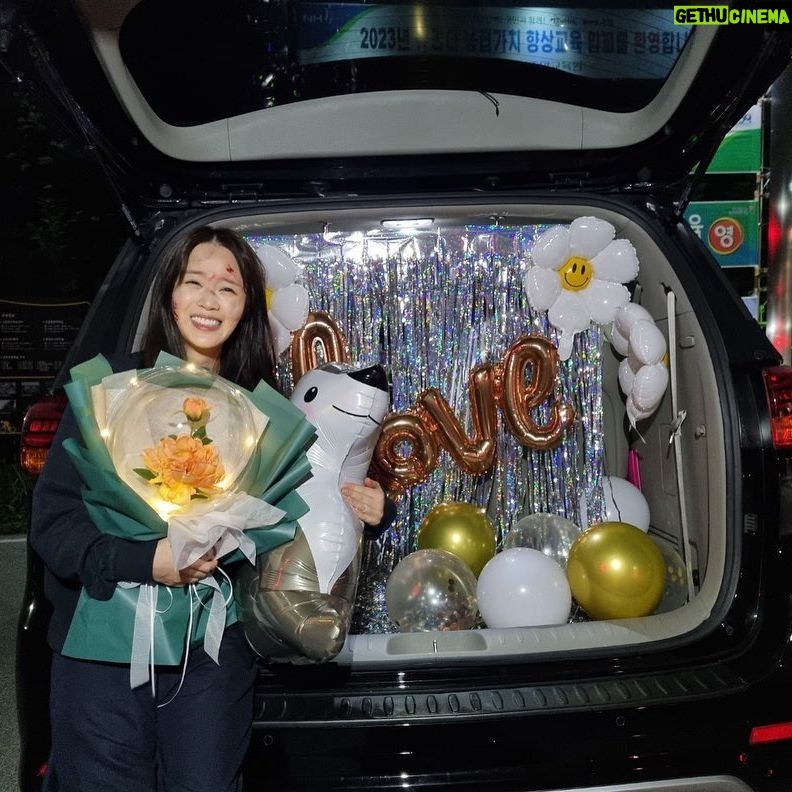 Shin Go-eun - 1.1K Likes - 하 증말 사랑스런 우리팀🐤👍
이번작품 넘넘 수고많았어유
사랑해 고마워💕
#근데다른연예인들은마지막에이쁘게사진찍던데나는왜왕초같이나왔지
#이거맞는거지?
#나도저런거해줘서고마워요ㅋㅋㅋㅋㅋㅋㅋㅋㅋ
#토끼는오늘도뚠뚠열심히뚠뚠
#내편들알라뷰💕
그동안 헤어쌤 @hair_chohee_
메컵쌤 @hee_meiku
겨울이팀 @_j_silver @it_sse
세린이팀 지희실장님,예슬이,지민이
다들넘 수고했어😘