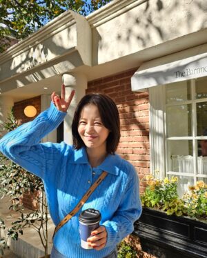 Shin Go-eun Instagram - 오늘 날씨 너무 추웠......... 🥶
내일이 더 춥데요 
감기조심! 

핸드폰바꿔도 사진못찍는 귀여운 우리유지니 @yj_ddk 
바빠도 너뮤 바쁜 자랑스런 우리 자랑이 @jarangtti 
오랜만에 셋이 뭉치면 너뮤 좋다리
💕