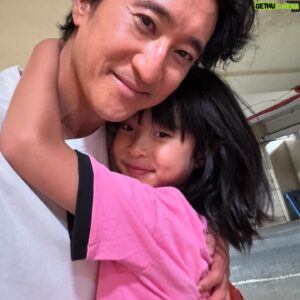 Shin Hyun-joon Instagram - 아내가 차에서 찍은 아빠 뒷모습🌈
하나님께서 부족한 저를 사랑해주셔서
좋은 부모님께 사랑도 많이 받고 자라고
무엇보다 하나님 사랑안에서 성장하게 해주셔서
지금까지 배우로 또 여러 방송에 출연하며 많은 것을
느끼고 배우고 경험하게 해주시고,교수로,안수집사,
해외선교위원장으로
그리고 CTS 내가매일기쁘게 프로그램으로 영상선교에
동참할 수 있게 해주시고 
때로는 혼도 나고 그시간을 통해 지혜와 배움을 주시면서
저를 끊임없이 성장 시키시고 연단하여 주님이 원하시는 
모습으로 하나씩 하나씩 만들어 변화시켜 주시는 하나님
부족하고 연약한 저에게 참 많은 것을 맡겨 주심에
감사 드립니다

그중 세 아이의 아빠로 제게 가장 소중하고 
귀한 선물 주심에 오늘도 감사하며 또 감사드립니다
믿음안에서 따뜻한 사랑으로 아이들 잘 양육할 수 있도록 
주님! 늘 함께 해주셨던 것 처럼 
지금 이순간에도 앞으로도 변함없이 함께 해주세요🙏🏼

사랑합니다 하나님 아버지🩵

#love #family #thankyoujesus #jesuslovesyou 
#기도하는아빠
#iamachristian