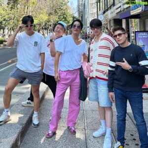 Shin Hyun-joon Instagram - 멕시코 2회에서는 이렇게 입었어요 👚👖
매주 월요일 저녁 8시30분 #위대한가이드
 #Mexico 🇲🇽 @mbcevery1 
#함께힐링해요
본방사수 해주실꼬죠~🤗⭐️