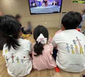 Shin Hyun-joon Instagram - 아빠가 너무너무 사랑해❤️🧡💛💚🩵💙💜
너희에게 아버지가 되고 너희는 내게 자녀가 되리라 
전능하신 주의 말씀이니라 하셨느니라
(고린도후서 6:18)
And will be a Father to you; and you will be my sons and daughters, says the Lord, the Ruler of all.
(2 Corinthians)

#love #family #jesuslovesyou #thankyoujesus
#예배하는가정 #기도하는아빠🙏🏼
