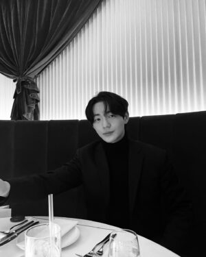Shin Jae-ha Instagram - 원래 보조개가 있었나..?