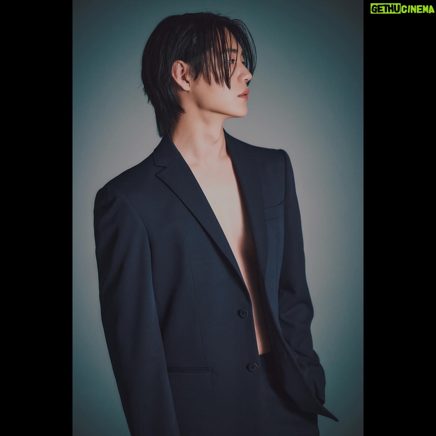 Shin Jae-ha - 69.6K Likes - 잘가 긴 머리 또 만나👋🏻
Photo: @semaz__ 김태구
Hair: @gguminmin 이민
Makeup: @leeseul_e 이이슬