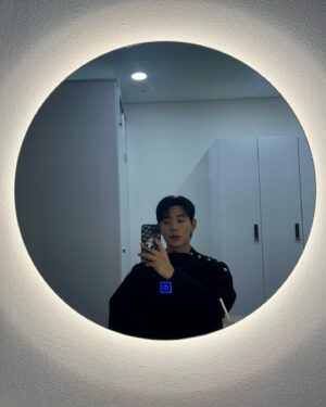 Shin Jae-ha Instagram - 즐거운 추석되세요🌝
