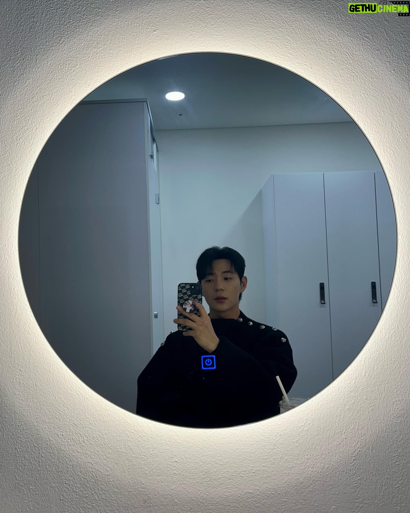 Shin Jae-ha - 162.7K Likes - 즐거운 추석되세요🌝
