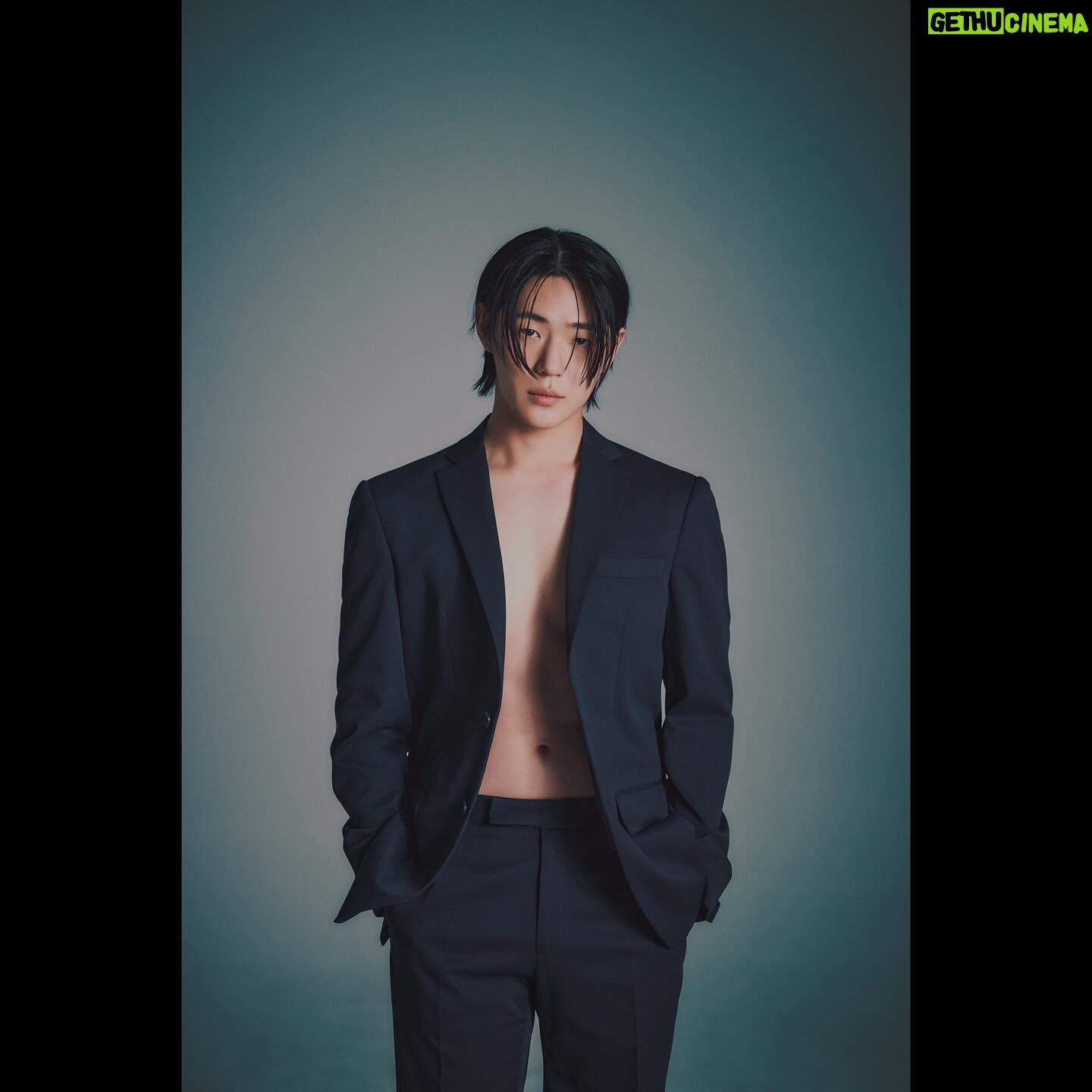Shin Jae-ha - 69.6K Likes - 잘가 긴 머리 또 만나👋🏻
Photo: @semaz__ 김태구
Hair: @gguminmin 이민
Makeup: @leeseul_e 이이슬