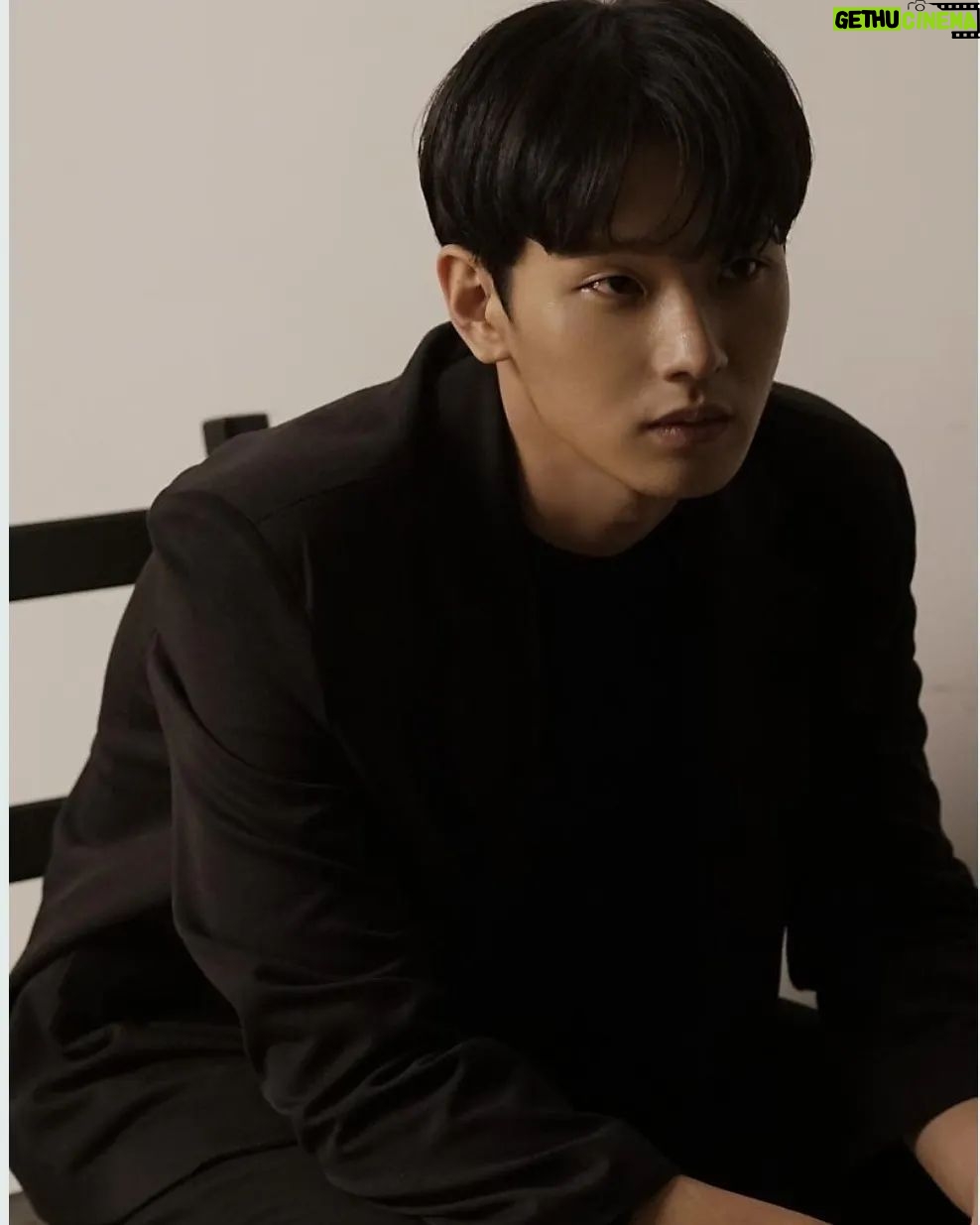 Shin Jae-hwi - 10.6K Likes - 비하인드2