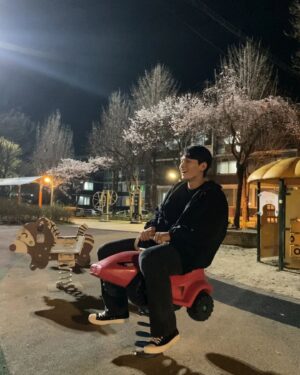 Shin Jae-hwi Instagram - 진근이는 철이 없습니다