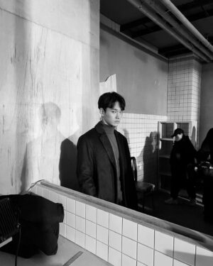 Shin Jae-hwi Instagram - 🤨