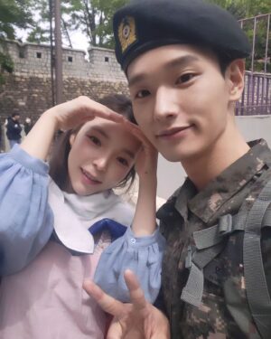 Shin Jae-hwi Instagram - 지유누나집 습격

#사랑한다고말해줘