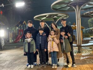 Shin Jae-hwi Instagram - 과분하게 멋지고 따스한 사람들과 함께 했습니다
영광이고 즐거웠습니다 
감사합니다

#링크먹고사랑하라죽이게  #이진근 #냉장고러브라인