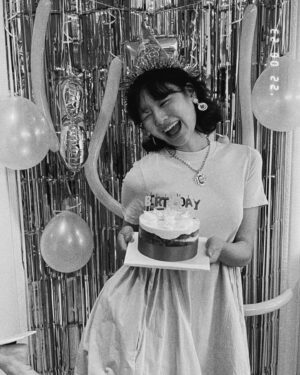 Shin Ji-hoon Instagram - 따듯한 여러 품들 덕에 여느때보다 값진 생일을 보냈어요!
답을 다 못하였는데 오늘 밤에 누워 다 감사의 마음 전하겠습니다ㅎㅎ