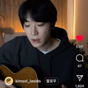 Shin Ji-hoon Instagram - <전화기 마이크 선물 당첨자 발표>

참여해 주신 많은 분들께 다 선물을 드리지 못해서 아쉽습니다. 정성스레 릴스를 만들어 주셔서, 시가 될 이야기를 사랑해 주셔서 정말 감사드려요!

@heeshin___
@camper_dev
@kimsol_lasido

세 분께는 곧 연락을 따로 드릴게요.

모두모두 새해 복 많이 받으시고, 화목한 설 연휴 보내세요!