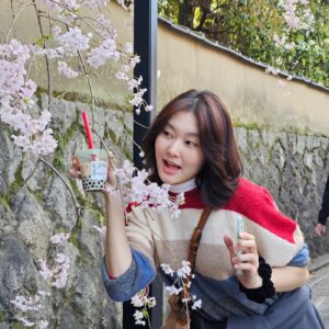 Shin Ji-hoon Instagram - 몇년만에 꽃놀이 가서 뛰어댕겼습니다 껄껄