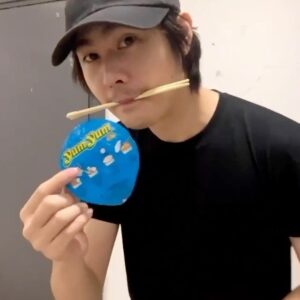 Shin Lim Instagram - This makes me hungry for some Ramen 😂 magic by @micxmic