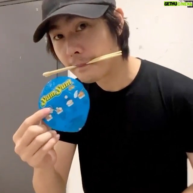 Shin Lim - 17K Likes - This makes me hungry for some Ramen 😂 magic by @micxmic