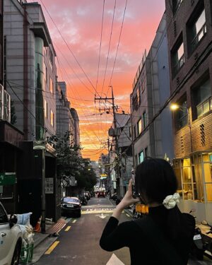 Shin So-hyun Instagram - 즐거운 추석 보내세요🌕