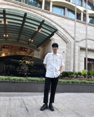 Shin Won-ho Instagram - Thank you all for celebrating my birthday with me
#고마워요💕