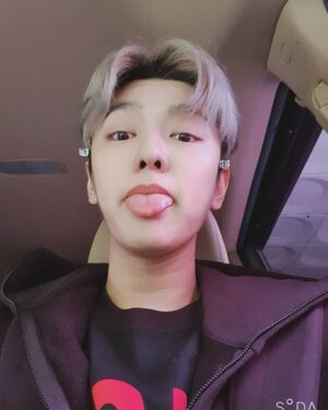 Shin Won-ho Instagram - 이젠 다들 사랑한다...I love you 등등 진짜 너무한다....
.
.
.
.
내가 더 사랑하는데....i love you more
정말 정말 고마워요
P.s수정 누르려다가 삭제를 눌러서 죄송합니다.. KKI-MV는 쪼오금만 더 기다려줘요!! 미안한 마음으로 셀카 한 장 추가!
