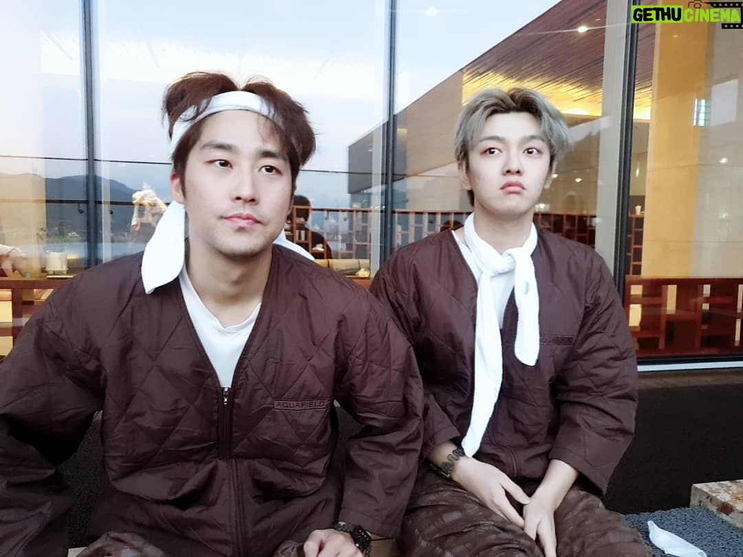 Shin Won-ho - 70.3K Likes - 찜질방 간 J와Sㅋㅋㅋㅋ
.
#김지철배우님#또는#키다리아저씨#또는#S#또는#그냥우리형♡#나는시너노