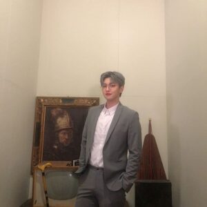 Shin Won-ho Instagram - 범인은 이 안에 있다 헤헤