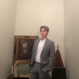 Shin Won-ho Instagram - 범인은 이 안에 있다 헤헤