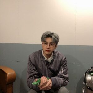 Shin Won-ho Instagram - 핫팩🔥