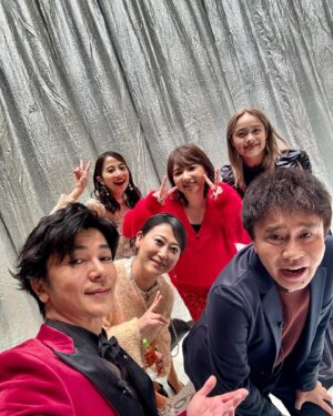 Shinji Takeda Instagram - 2023.12.15.『#オオカミ少年〜#ハマダ歌謡祭』をご覧頂いた皆様ありがとうございました📺 ハラハラドキドキの楽しい時間でした⚡️ 収録の合間に#浜田雅功 さん #友近 さん #野呂佳代 さん #清水美依紗 さん #日比麻音子 さんと写真を撮ることができました📸 皆様お世話になりました♫ #武田真治