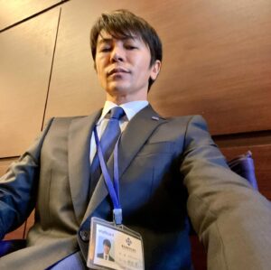 Shinji Takeda Instagram - 2024.1.4. テレビ朝日開局65周年記念 #松本清張 二夜連続ドラマプレミアム 第二夜 『#ガラスの城』に出演させて頂きました。
独特のタッチで描かれた見応えのある作品に参加できて嬉しかったです☆ 皆様お楽しみ頂けましたか？ 
#修禅寺 や#新井旅館 など趣のあるロケ地での一コマをここに📸 
ラストシーンが実際の僕のクランクアップでした🎬 最終日はセリフが膨大だったので、終わってホッとしました♨️ 
ご覧頂いた皆様ありがとうございました☆ #武田真治