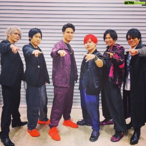 Shintaro Asanuma Instagram - #ヒプノシスマイク -Division Rap Battle- 9th LIVE ≪ZERO OUT≫ ‬⁩DAY2も終幕。

あらためて、全キャスト、全スタッフ、ゲスト、DDBの皆さん、U-ICHIさんに心から感謝を。そして何より、会場にお越しくださいったヘッズ、配信やライビュでご覧くださったヘッズ、本当にありがとうございました！

皆さんの声があんなに聞こえてくるなんて。そしてそれがあんなに嬉しくて、楽しいなんて。

本当に、みんなで作ったLIVEでした。BIG UP！

#ヒプマイ #hypnosismic #ヒプマイ9thライブ