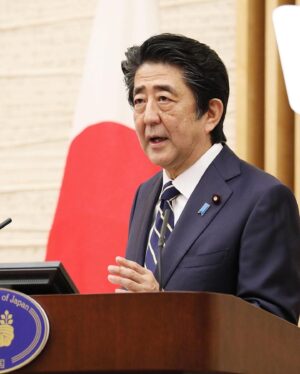 Shinzo Abe Instagram - #repost @kantei
・・・
官邸スタッフです。
本日、安倍総理は39県の緊急事態宣言解除に伴い、記者会見に臨みました。会見の全文については、写真よりご覧ください。

#新型コロナウイルス感染症 
#緊急事態宣言 #stayathome #ThanksHealthHeros @shinzoabe