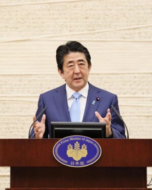 Shinzo Abe Instagram - #repost @kantei
・・・
官邸スタッフです。
本日、安倍総理は緊急事態宣言の延長に伴い、記者会見に臨みました。会見の全文については、写真よりご覧ください。

#新型コロナウイルス感染症 
#緊急事態宣言 #stayathome #ThanksHealthHeros @shinzoabe