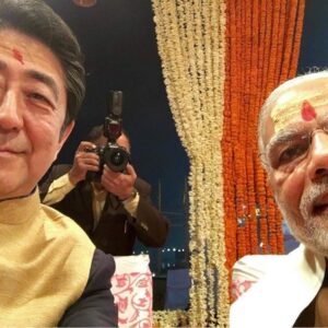 Shinzo Abe Instagram - #repost @kantei
インドとの物品役務相互提供協定に署名しました。これにより、自衛隊とインド軍との緊密な連携が促進され、日印両国が協力して、国際社会の平和と安全に積極的に貢献していく。その大きな礎となるものです。
昨日は、モディ首相と電話会談を行い、この協定が署名に至ったことを歓迎しました。モディ首相とは、毎年、互いの国を訪問し、多くの時間を共に過ごす中で、自由で開かれたインド太平洋というビジョンを共有し、安全保障を含めた日印両国の協力関係を飛躍的に強化することができました。
さらには米国や豪州など普遍的価値を共有する国々と手を携えて、日本は、この地域と世界の平和と安定に、これからも大きな役割を果たしていかなければならない。そう考えています。

#インド #india #🇯🇵 × #🇮🇳
@shinzoabe @narendramodi

(写真は、2018年の日印首脳山梨県訪問・2017年のインド訪問・2015年のインド訪問で撮影したものです)