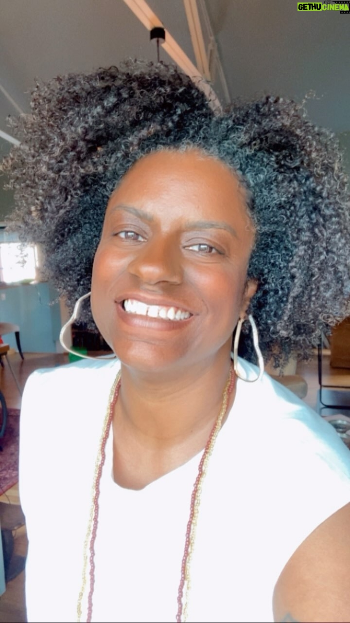 Shirley Cruz - 183 Likes - Depois não adianta reclamar.
Marque aqui um reclamão
E repasse para uma reclamona
PAZ!