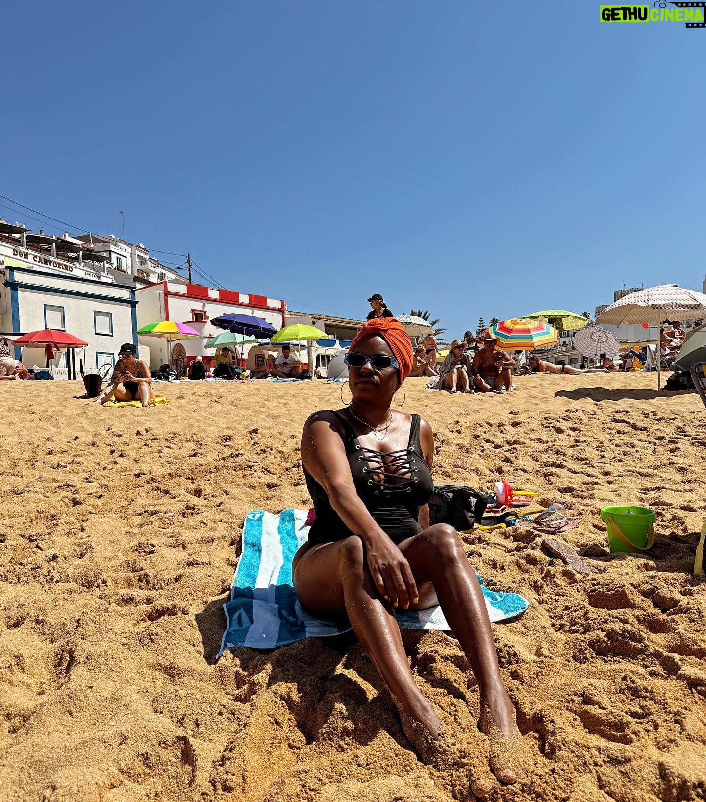 Shirley Cruz - 193 Likes - Isso é Glamour?
✈️💰❤️🔥
Dedico a @rorodrigues
#$G #glamour #portugal #algarve #carvoeiro