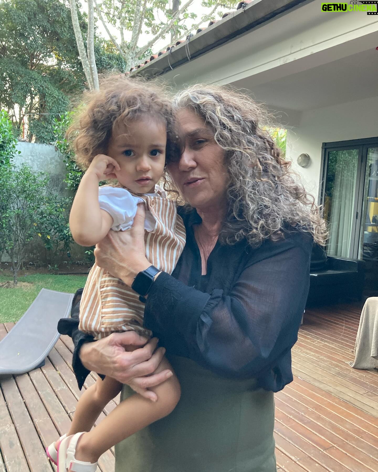Shirley Cruz - 150 Likes - Muito AXÉ @annamuylaert
Parabéns com tudo de mais positivo que tem dentro.
Você é uma das mulheres da minha vida
Você me deu estrada e eu só paro de caminhar nela lá pra depois do arco-íris, onde Ogum faz a curva montado em seu cavalo branco.
Te amo
