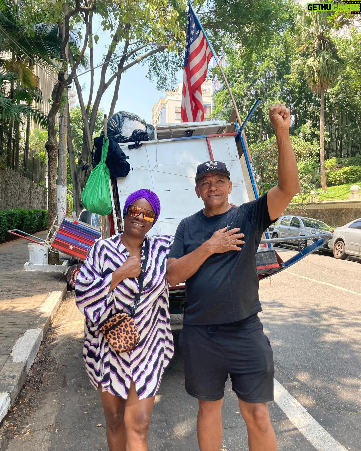 Shirley Cruz - 167 Likes - Máximo respeito ao “Povo da rua”.
💜
#carroceiros #reciclagem #meioambiente #sp