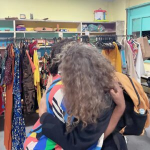 Shirley Cruz Instagram - Eu te amo pra sempre @annamuylaert 
Entrego a Gal no seu colo hoje
A Mulher, a Diretora, a Roteirista, a Artista, a Pessoa que HONROU a minha carreira e a minha trajetória. 
Faço esse post chorando de Paixão 
Hoje acaba a filmagem e começa a vida eterna da 
“Melhor mãe do mundo” um filme, uma ousadia de Anna Muylaert que sabe e me mostrou que Arte é amor e dor.
🎥❤️‍🔥🥂
#annamuylaert #cinema #filme #arte #amor #atriz #paixão