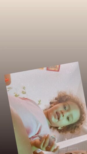 Shirley Cruz Instagram - Segundei bolada com a Galinha!
🤬
#galinhapintadinha #maternidade #maebrasileira #humor