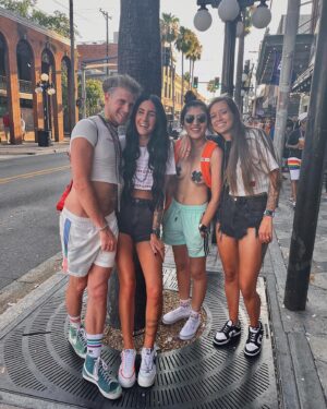Shiva Pishdad Instagram - Happy pride!! 🌈🌈 
.
.
.
.
.
#tampapride #pridemonth #pride2021 #lgbtq #girlswholikegirls