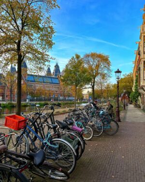 Shivani Ghai Instagram - Went to Amsterdam and 2 days after arriving, after avoiding it for almost 3 years, finally got hit by covid. 
🤒
