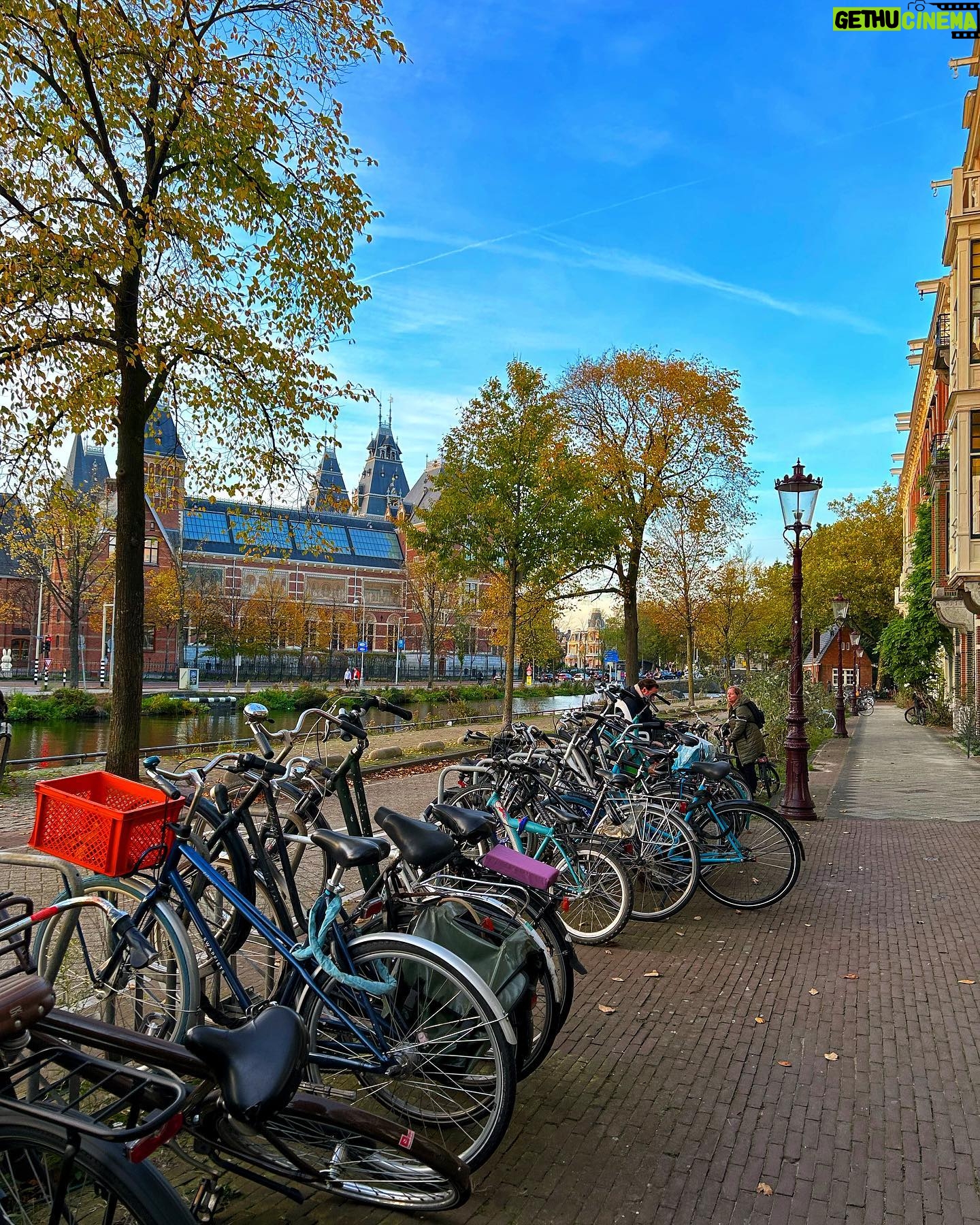 Shivani Ghai - 720 Likes - Went to Amsterdam and 2 days after arriving, after avoiding it for almost 3 years, finally got hit by covid.
🤒