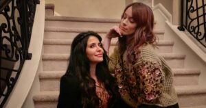 Shivani Ghai Instagram - I want to say a huge thank you to the Batwoman Family for all the love, messages of support, appreciation posts, memes, videos, artwork, and even anger, as the woman you love to hate.💃🏽
You guys are amazing. ❤️ Thank you! 🙏🏼
In case that sounds like Safiyah’s journey is over. It’s not. Someone is quietly plotting. 😏
For now, swipe for some bts pics with a few of my ridiculously talented cast members. @leahgibsonofficial @nathanowens_ & @rachieskarsten ❤️❤️❤️