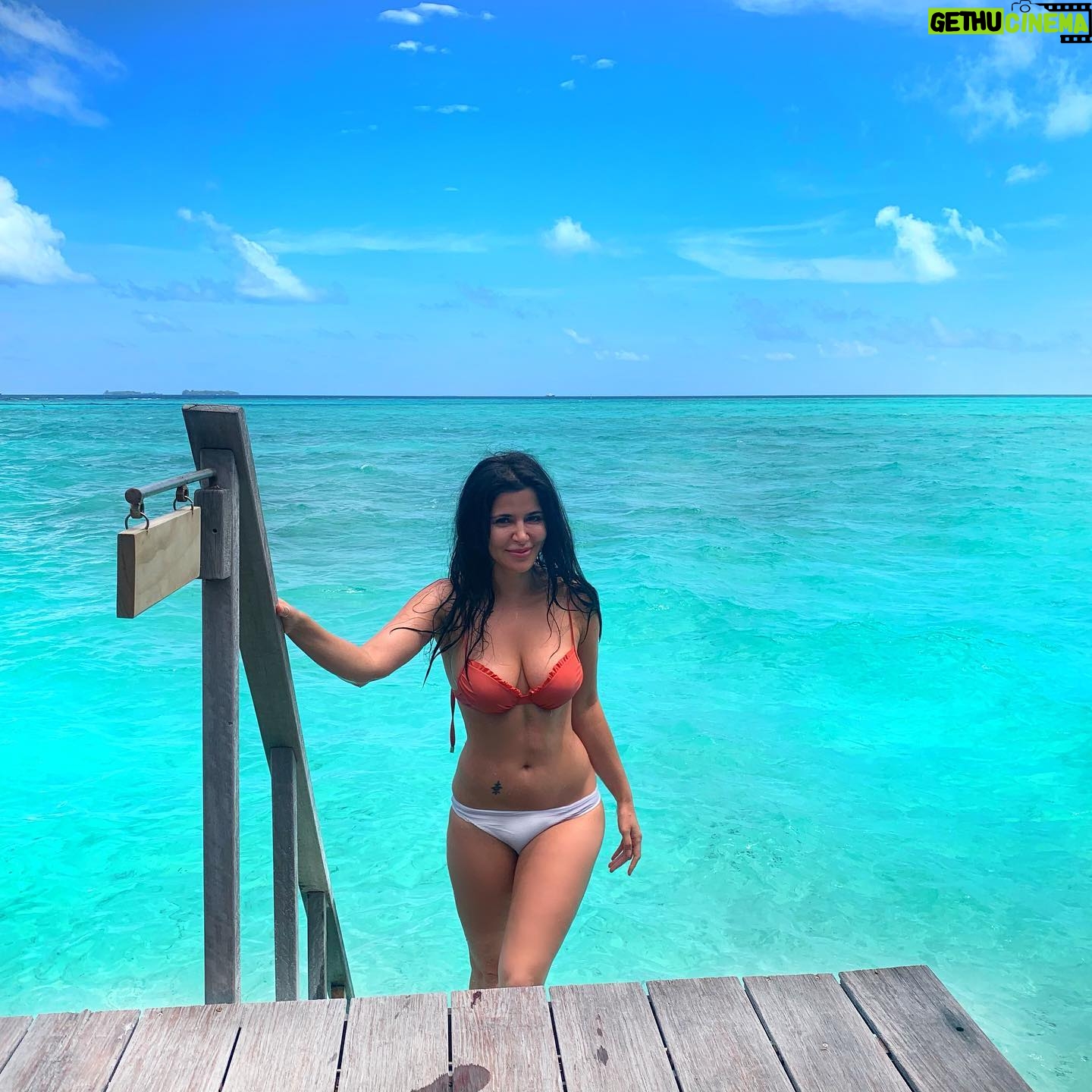 Shivani Ghai - 1.5K Likes - Maldives photo dump