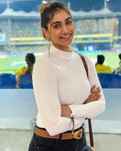 Actress Shivani Narayanan HD Instagram Photos and Wallpapers July 2024