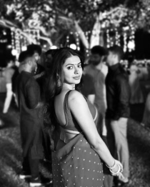 Shivani Rajashekar Instagram - 🖤🤍