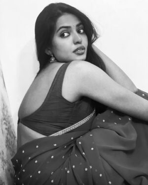 Shivani Rajashekar Instagram - 🖤🤍